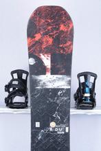 snowboard 155 BURTON RADIUS WIDE, noir/rouge, Sports & Fitness, Snowboard, Enlèvement ou Envoi, Utilisé, Fixations