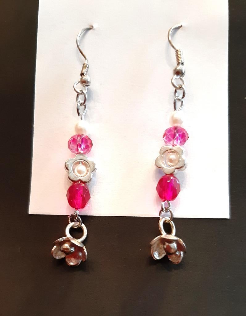 Te koop: Nieuw!! Ideaal geschenk! Leuke roze oorbelletjes, Handtassen en Accessoires, Oorbellen, Ophalen, Overige materialen, Hangers