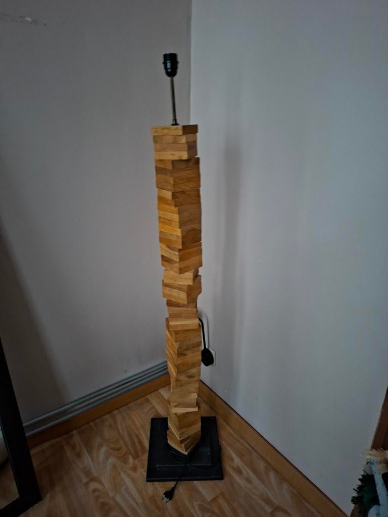 Houten staanlamp zonder kap, Ophalen