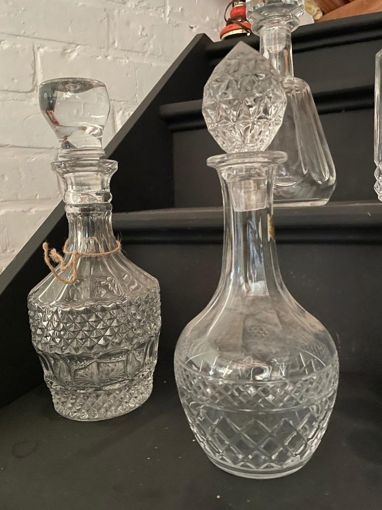 5 carafes, Enlèvement