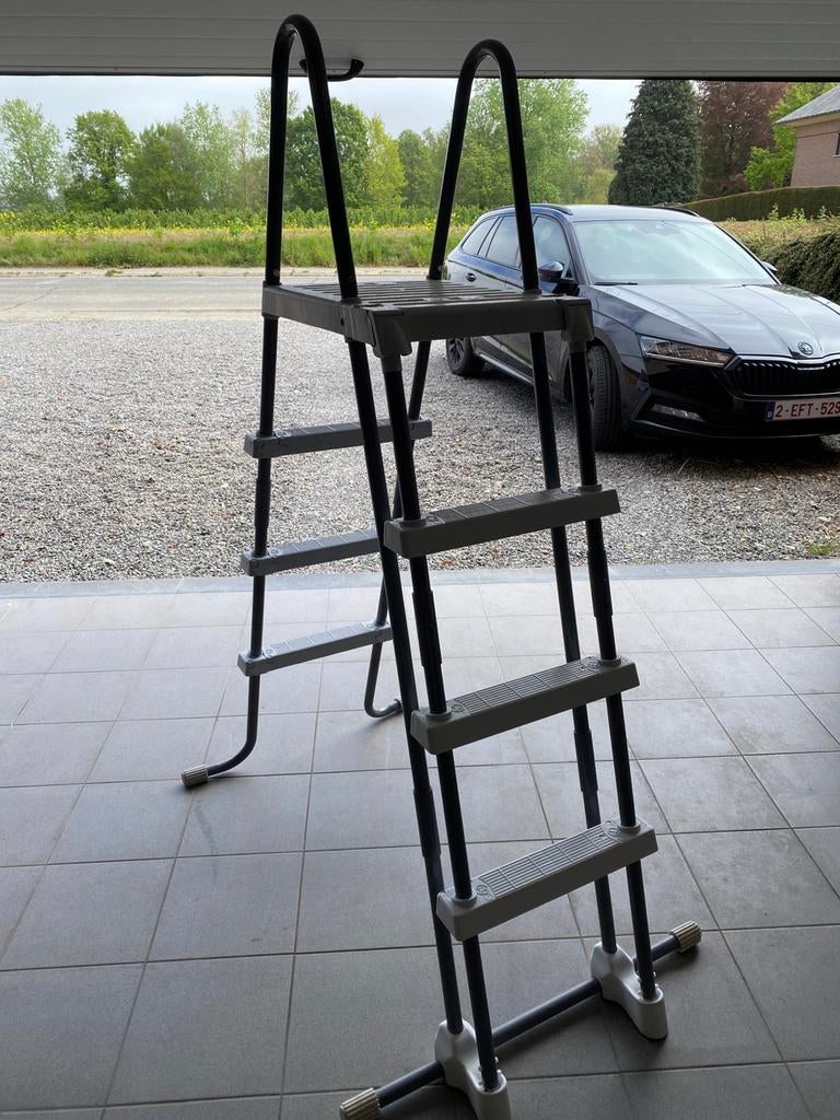 Zwembadladder Intex +/- 1.30m hoogte, Tuin en Terras, Zwembad-toebehoren, Ophalen, Gebruikt, Ladder