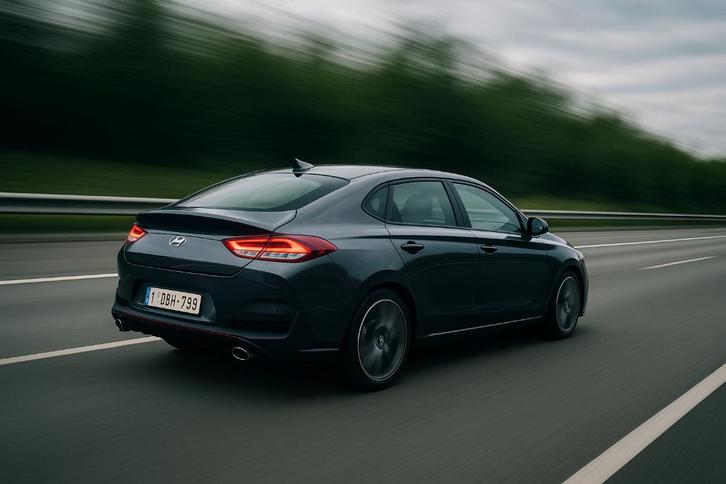 Hyundai i30 fastback échange avec bmw active tourer auto, Auto's, Hyundai, Particulier, i30, Achteruitrijcamera, Adaptieve lichten