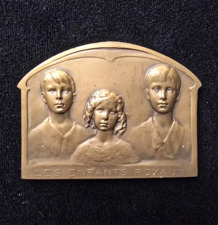 Médaille rare 45 ex enfants royaux Delporte Belgique Fonson, Timbres & Monnaies, Pièces & Médailles, Bronze, Enlèvement ou Envoi