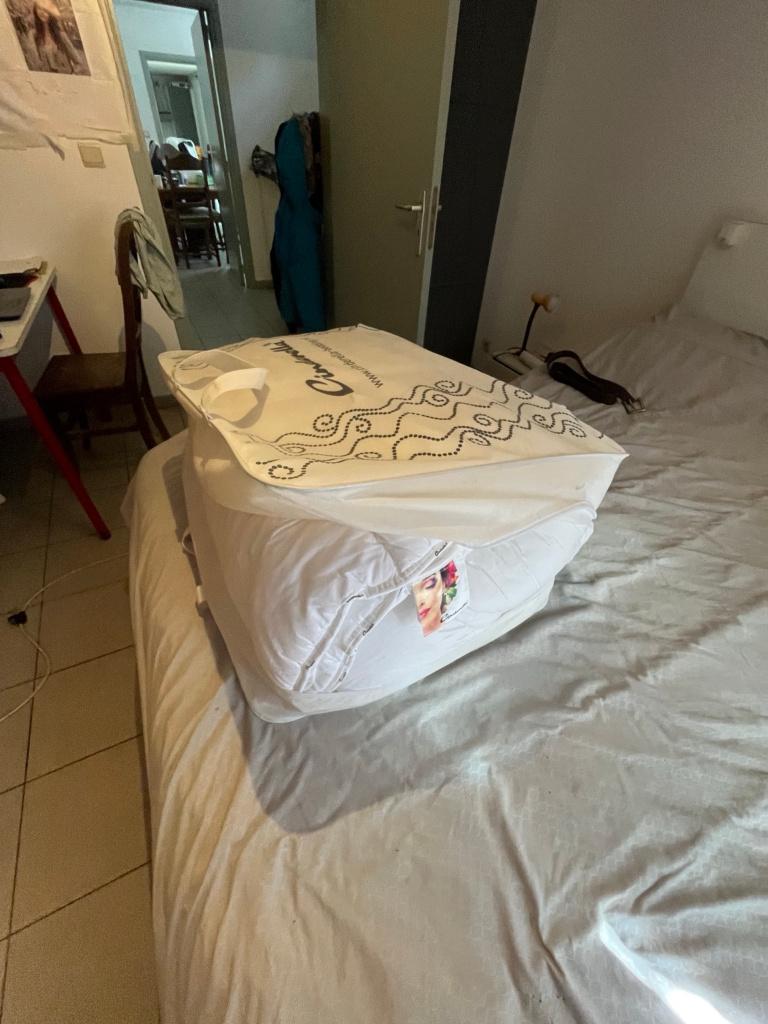 Couette double NEUVE Cinderella + housse   prix sympa, Ophalen, Wit, Deken of Dekbed, Nieuw