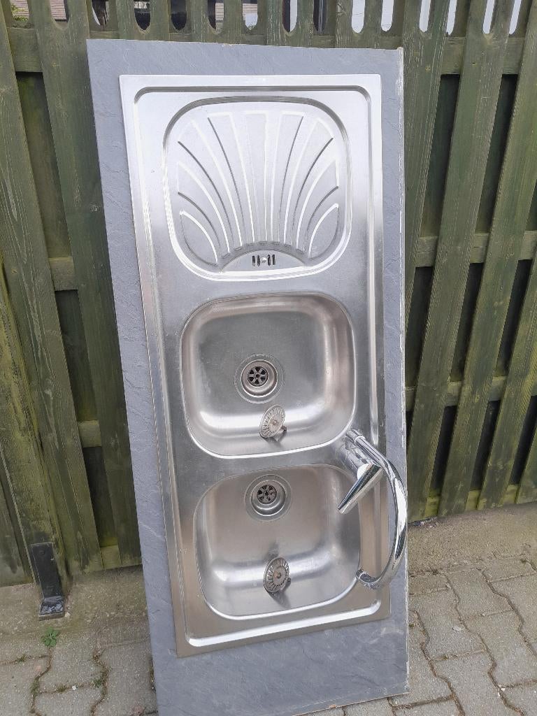 évier double en acier inoxydable avec robinet, Enlèvement