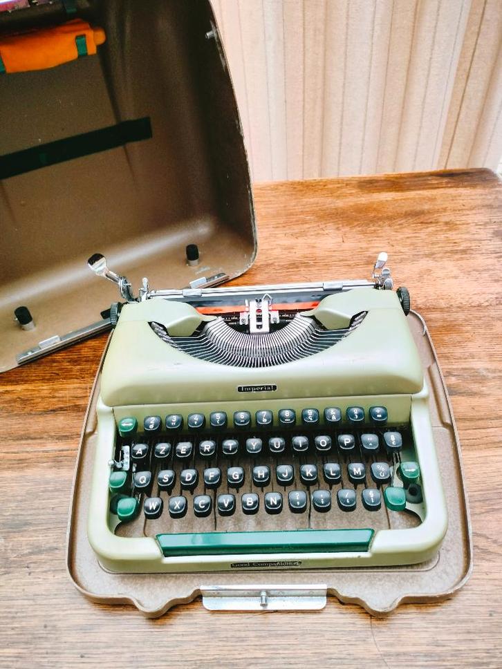Typemachine IMPERIAL Good Companion 4. Olijfgroen., Diversen, Bureau-accessoires, Gebruikt, Ophalen of Verzenden