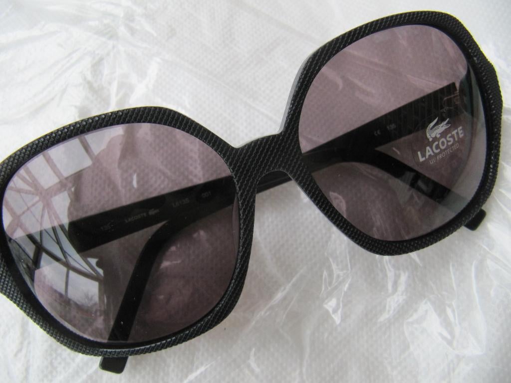 Lunettes de soleil pour hommes de la marque « LACOSTE »., Enlèvement ou Envoi, Neuf, Noir, Lunettes de soleil