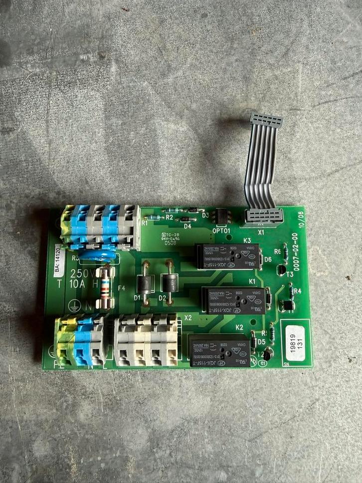 Truma Printplaat 230V combi 4E of 6E, Caravans en Kamperen, Mobilhome-accessoires, Zo goed als nieuw, Ophalen of Verzenden