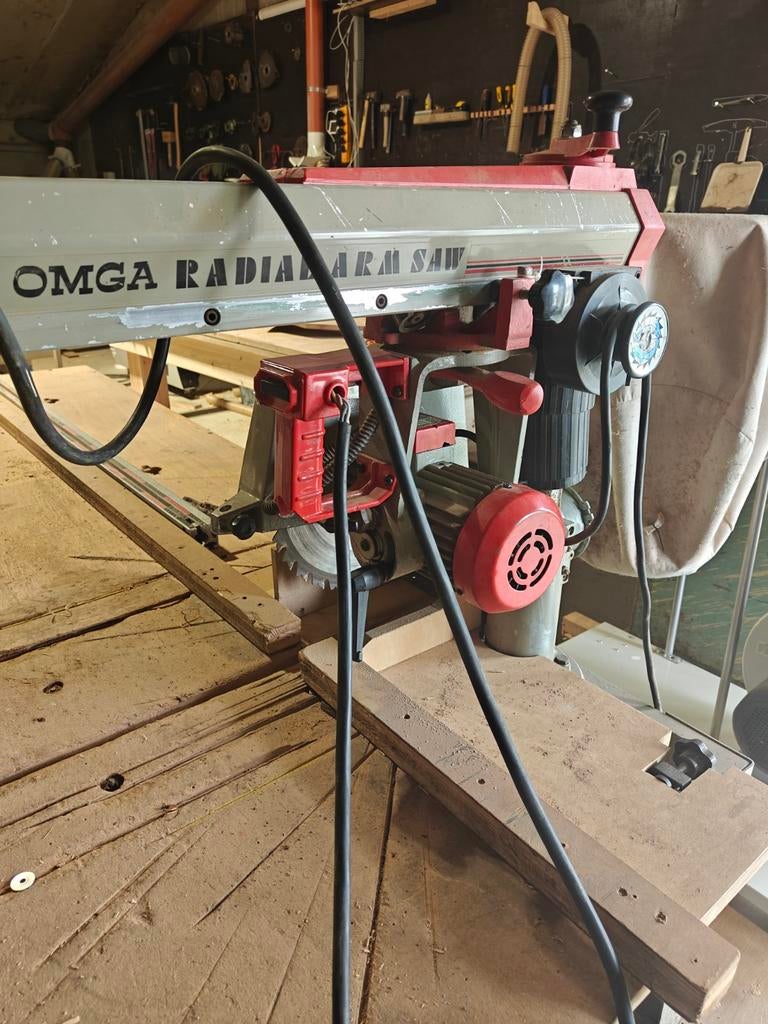 Scie radiale OMGA RN450, Bricolage & Construction