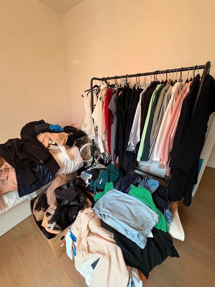 GRAND LOT DE VÊTEMENTS POUR FEMMES (plus de 300 pièces), Vêtements | Femmes, Packs de vêtements pour femmes, Comme neuf, Taille 36 (S)