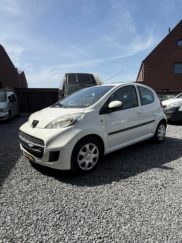 Peugeot 107. 2012 1.0 essence 110 000 km, Euro 6, Noir, 5 portes, Blanc