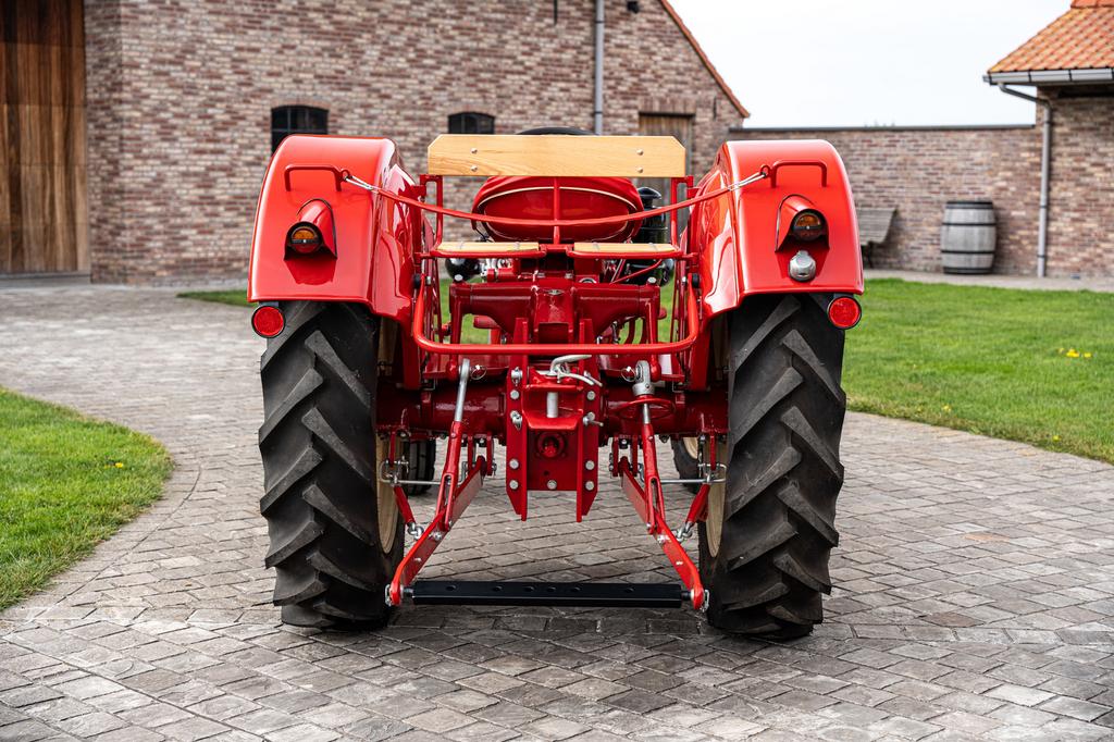 Tractor Porsche 329 Super Export, Enlèvement