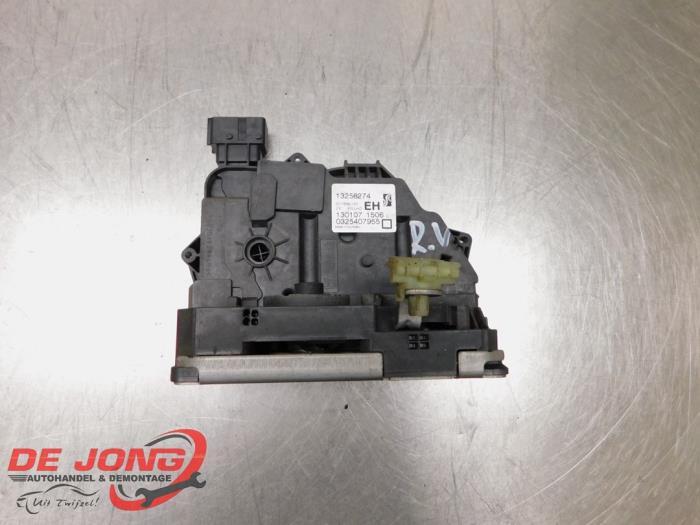 Serrure portière mécanique 4portes avant droite d'un Opel, Autos : Pièces & Accessoires, -, Opel, 3 mois de garantie, Utilisé