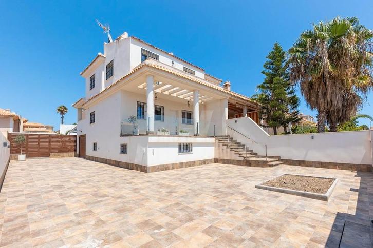 Half-vrijstaande villa met zwembad en garage in Torrevieja, Immo, Buitenland, Spanje, Woonhuis, Overige