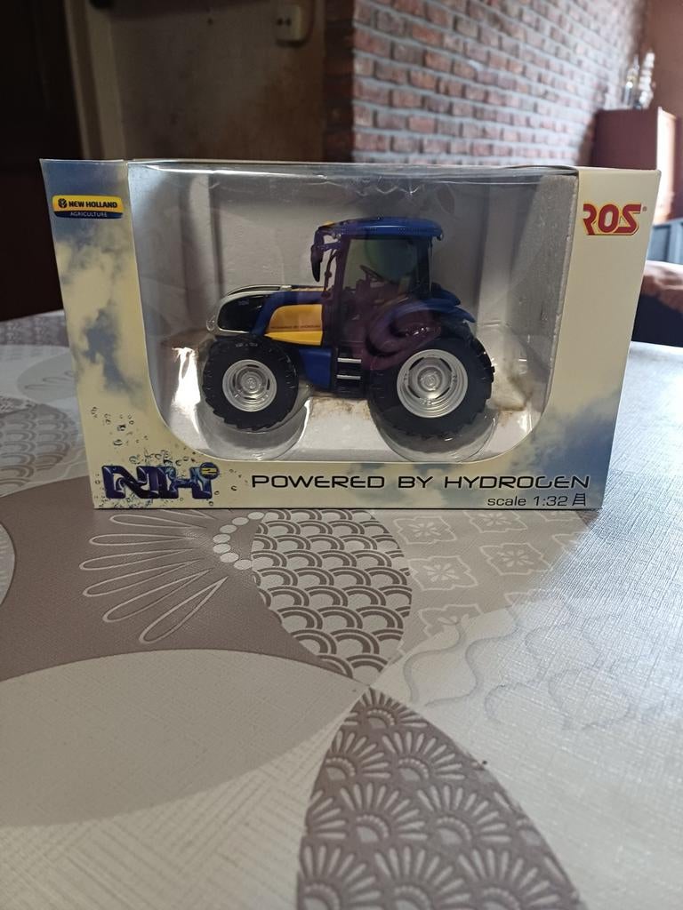 New Holland waterstof tractor, Hobby & Loisirs créatifs, Voitures miniatures | 1:32, Enlèvement, Comme neuf, Tracteur et Agriculture
