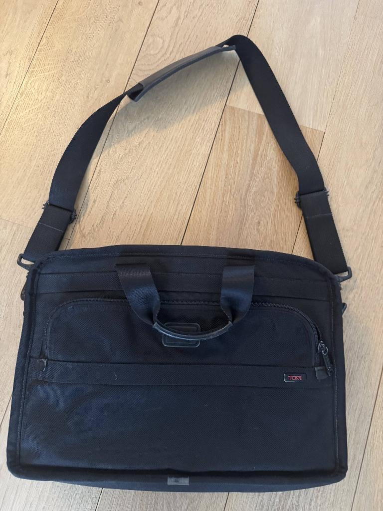 TUMI Alpha laptoptas  balistic nylon goede staat, Ophalen of Verzenden, 16 inch, Gebruikt, Aktetas