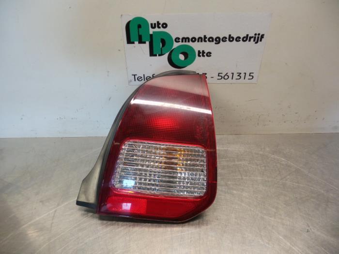 Feu arrière droit d'un Mitsubishi Colt (Colt 96-), Autos : Pièces & Accessoires, Éclairage, Mitsubishi, Utilisé, Enlèvement ou Envoi