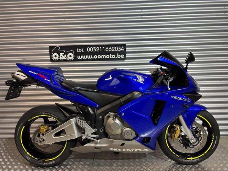 Honda CBR600RR Avec 1 an garantie + entretien GRATUIT!, Motos, Motos | Honda, Entreprise, Super Sport, plus de 35 kW, 4 cylindres