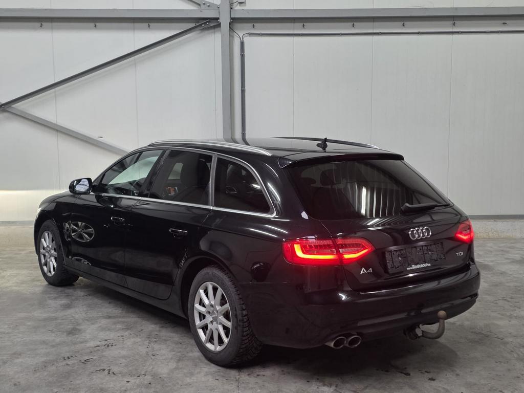 Audi A4 2.0d 136pk 2014 Automaat, Auto's, Automaat, Euro 5, A4, Zwart
