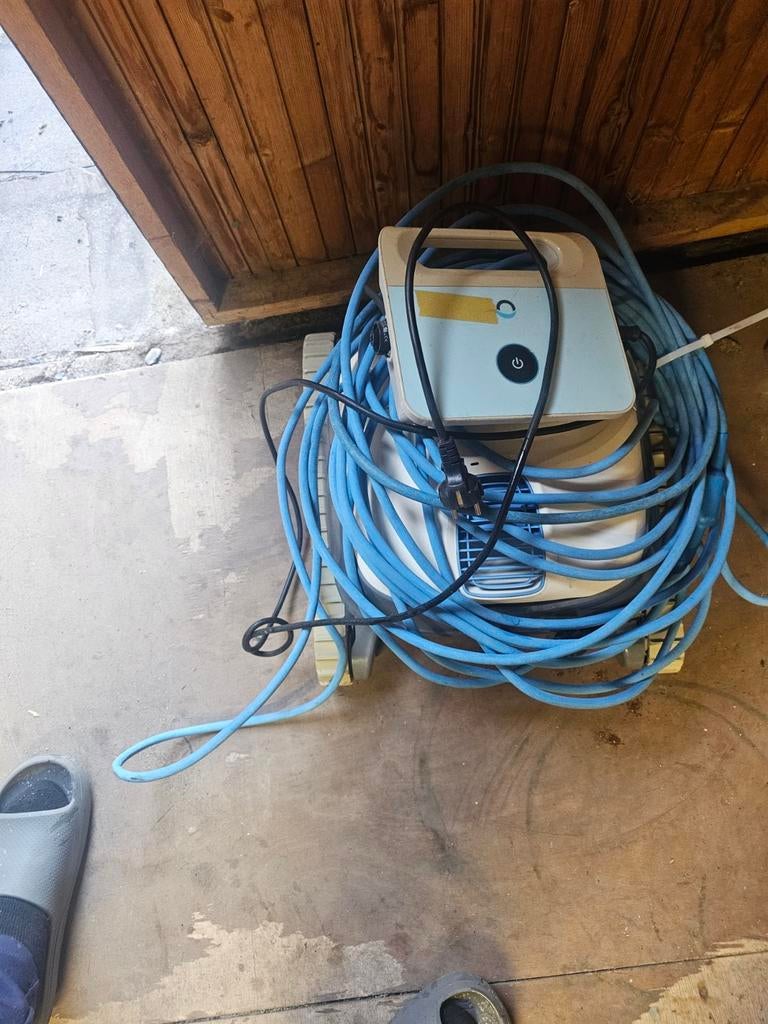 Zwembadrobot s100 dolphin, Ophalen