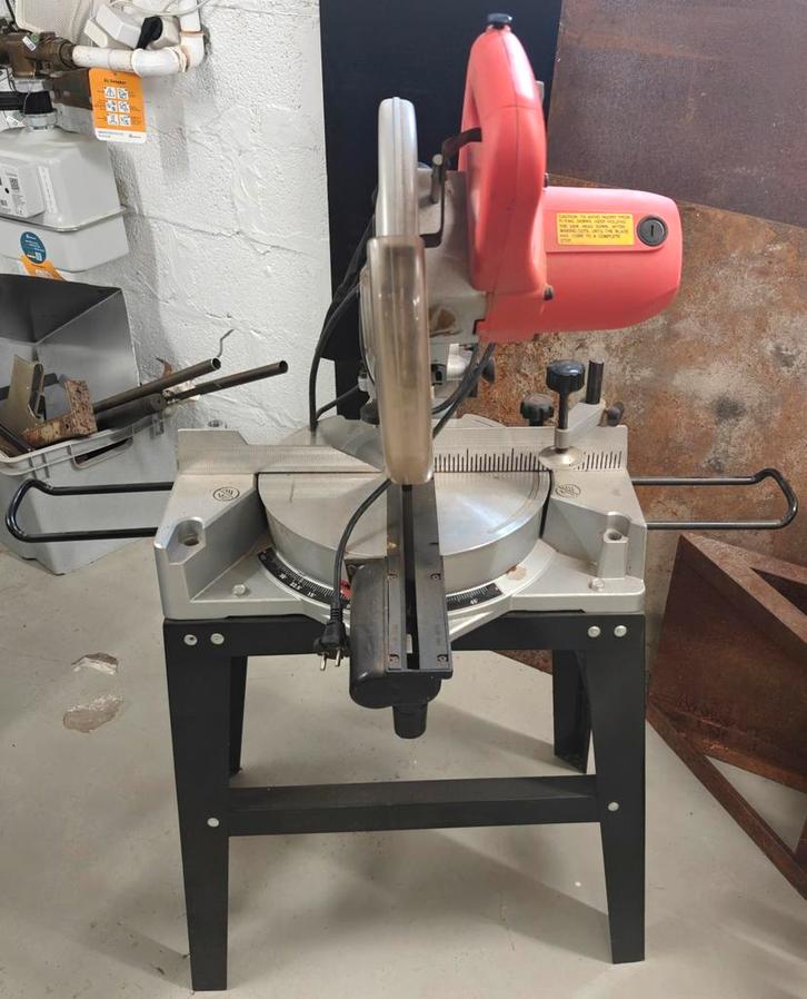 Scie à tronçonner Star Tools 1800W, Bricolage & Construction, Outillage | Scies mécaniques, Comme neuf, Scie à onglet, 1200 watts ou plus