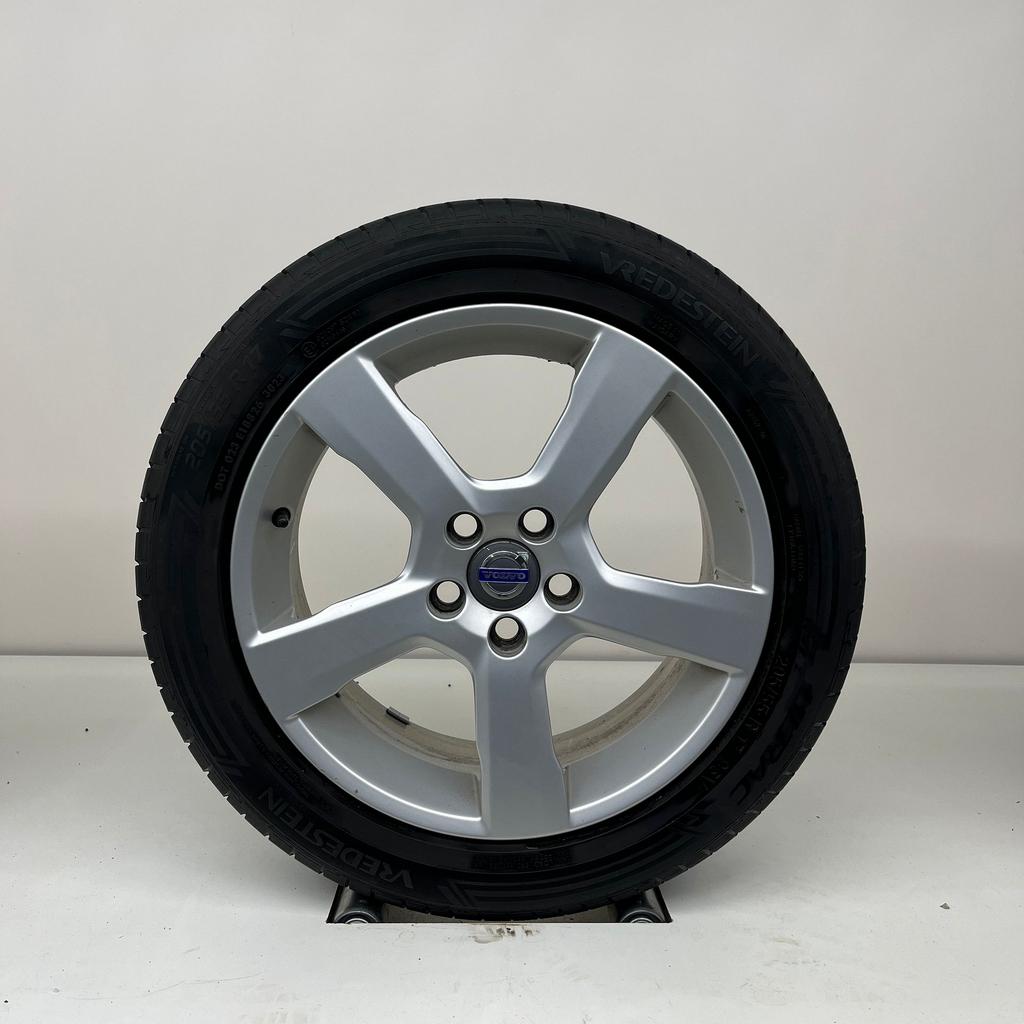 Volvo C30 - 17 inch - zomerbanden, Autos : Pièces & Accessoires, Pneus & Jantes, Pneus et Jantes, Enlèvement ou Envoi, Véhicule de tourisme