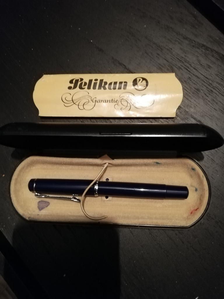 Pelikan AG-D-3000 Hannover donker blauw marine vulpen, Overige merken, Ophalen of Verzenden, Vulpen, Met reclame