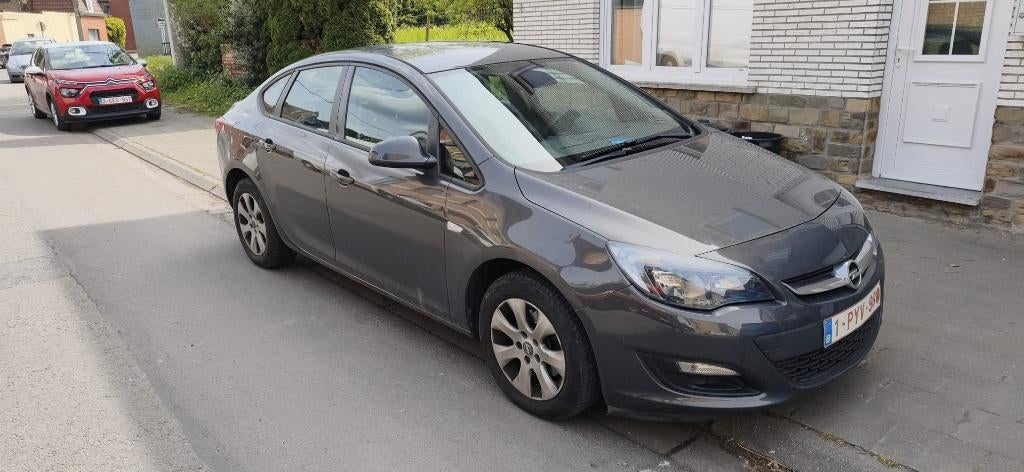 Opel Astra J berline  17 CDTI 110 cv, Autos, Opel, Achat, Boîte manuelle, Noir, 5 portes