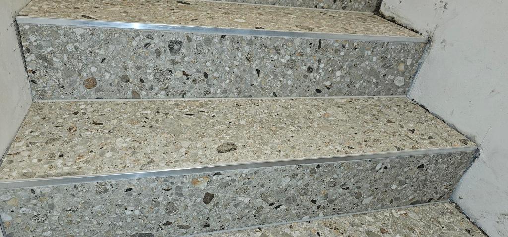 profilé de carrelage - nez de marche, Bricolage & Construction, Enlèvement, Neuf, 60 cm ou plus, Autres types