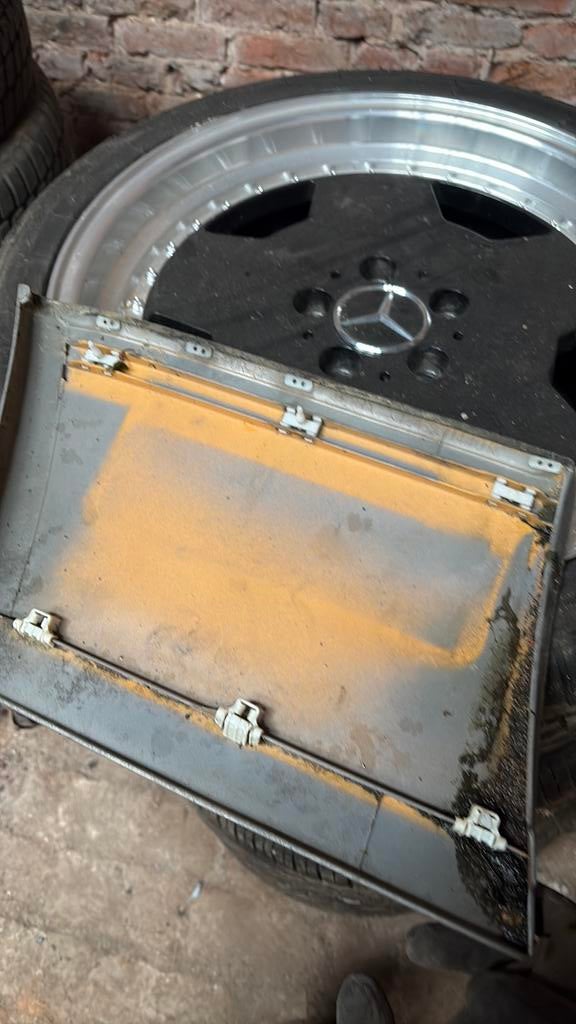 Sierlijst met verchroomde Mercedes w124, Ophalen