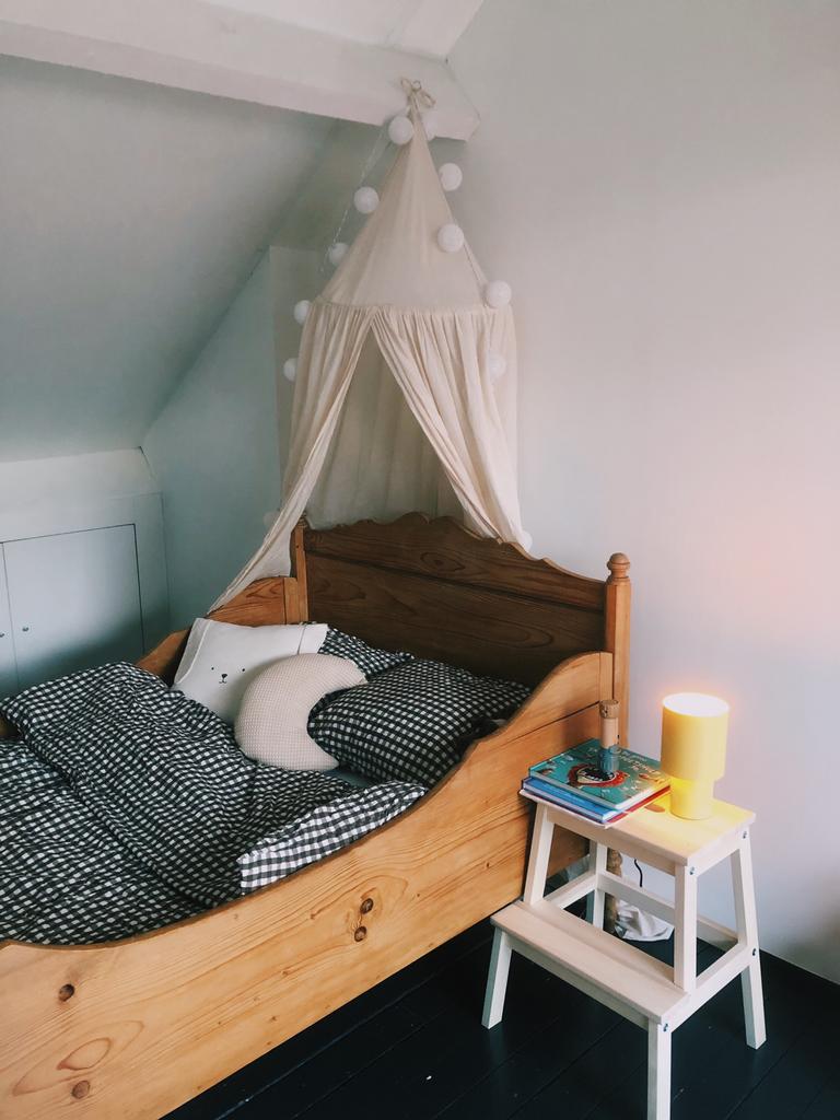 Antiek grenen bed, Kinderen en Baby's, Kinderkamer | Complete kinderkamers, Gebruikt, Ophalen