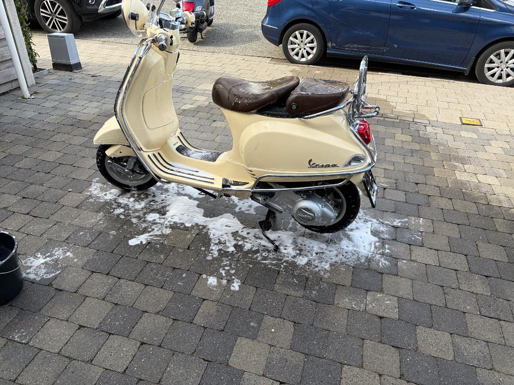 Vespa 125cc lichte schade, Vélos & Vélomoteurs, Scooters | Vespa, Vespa LXV, Enlèvement
