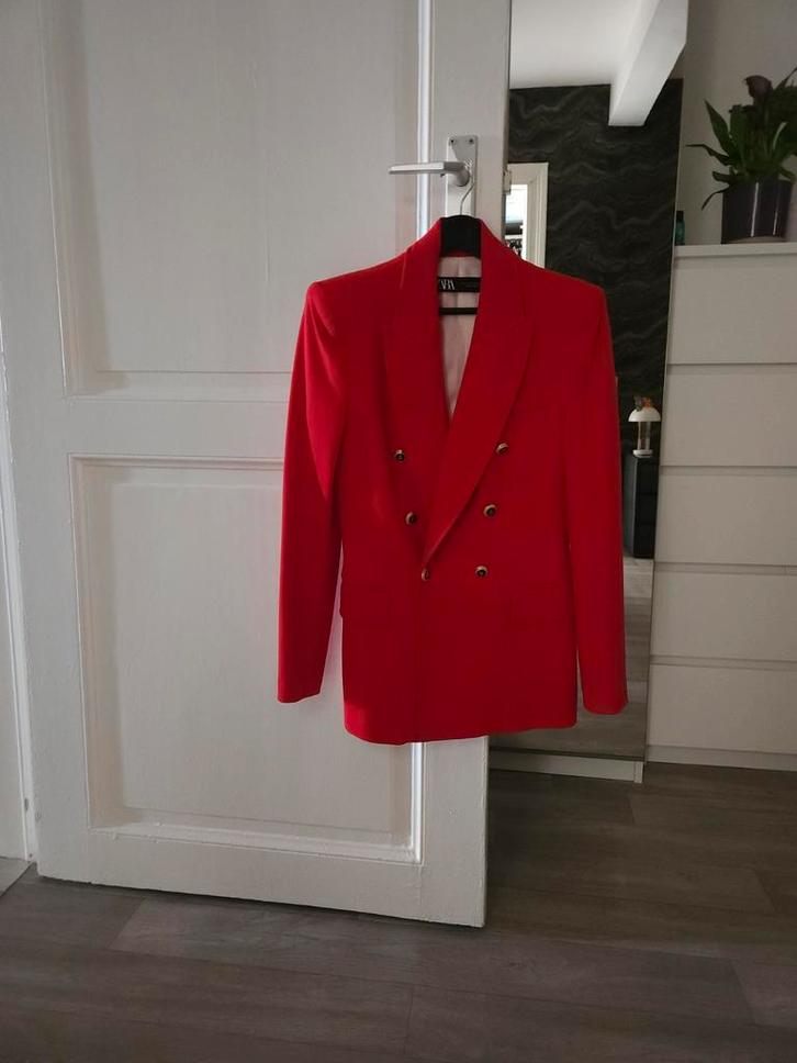 Blazer Zara rouge comme neuf, Vêtements | Femmes, Vêtements Femmes Autre, Comme neuf