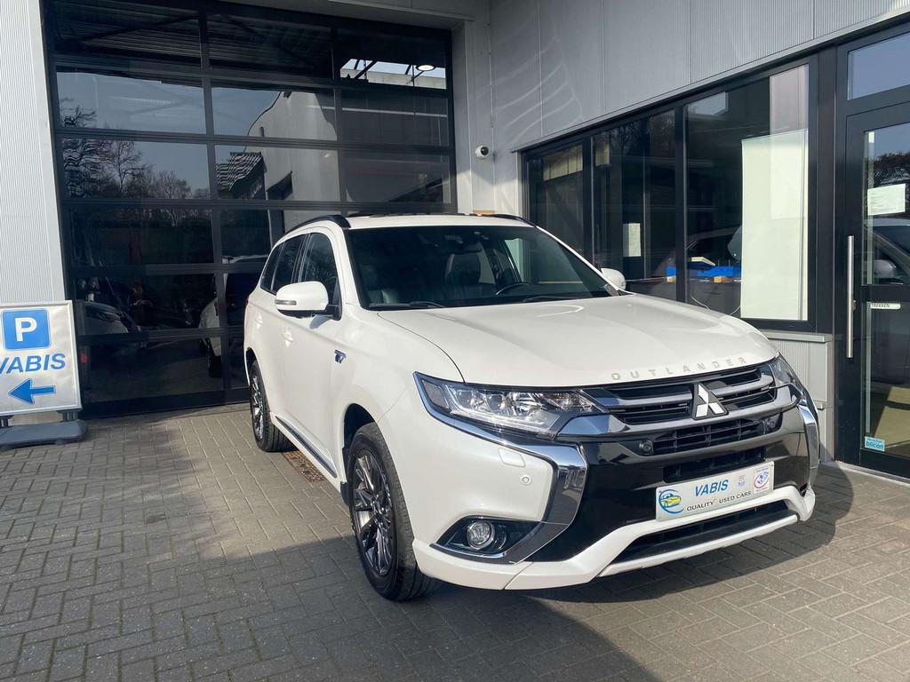 Mitsubishi Outlander 2.4 4WD Plug-In Hybrid Plus -€1000 Sa, Auto's, Automaat, 4 cilinders, 209 pk, Wit