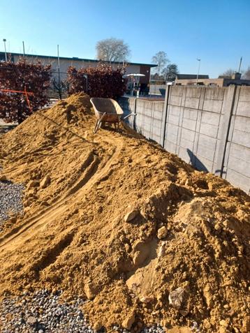 Gratis af te halen, gele zand/vulgrond beschikbaar voor biedingen