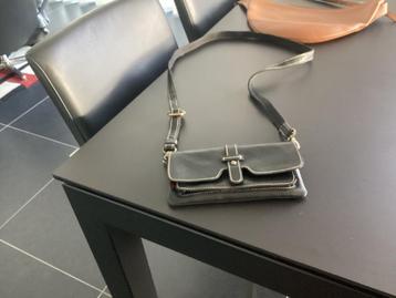 Klein schouder-crossover zwart handtasje beschikbaar voor biedingen
