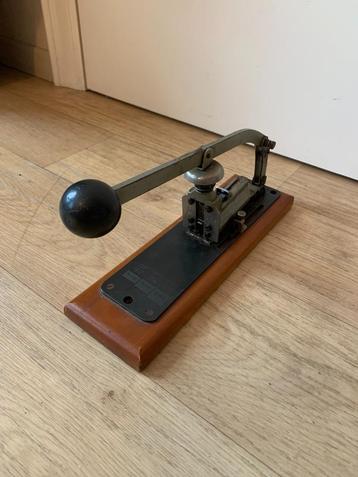 SKRE 117 vintage nietmachine voor postkantoren beschikbaar voor biedingen
