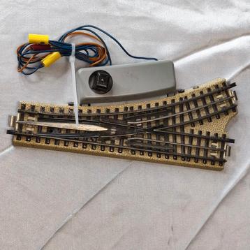 Vends aiguillage à gauche sur ballast Märklin, Analogique, Rails, Utilisé, Courant continu ou Courant alternatif