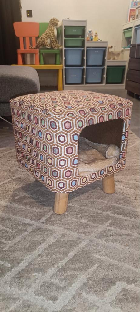 Nieuwstaat katten huisje in vintage stijl., Dieren en Toebehoren, Kattenmanden, Zo goed als nieuw, Ophalen