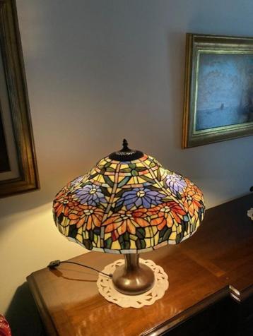 Tiffany lamp beschikbaar voor biedingen