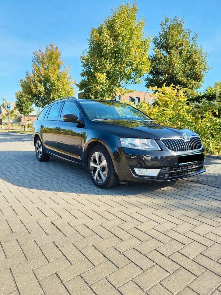 SKODA OCTAVIA 1.6 CR TDI – EURO 6b-Carplay / NAVI, Auto's, Skoda, Particulier, Octavia, Zetelverwarming, Diesel, Euro 6, 5 deurs