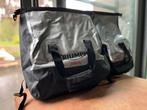Deux sacs Triumph Tiger étanches, Motos, Accessoires | Valises & Sacs, Utilisé