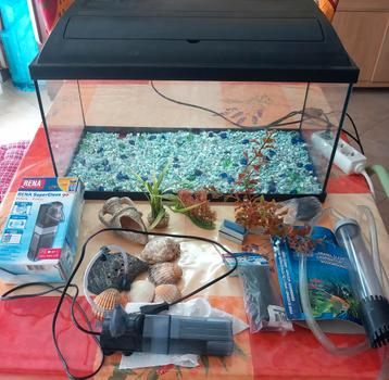 Aquarium van 60 cm met accessoires voor 45 euro en zak  beschikbaar voor biedingen