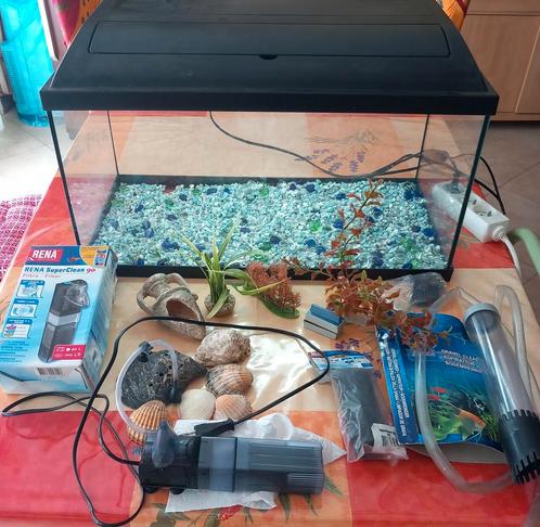 Aquarium van 60 cm met accessoires voor 45 euro en zak, Dieren en Toebehoren, Vissen | Aquaria en Toebehoren, Zo goed als nieuw