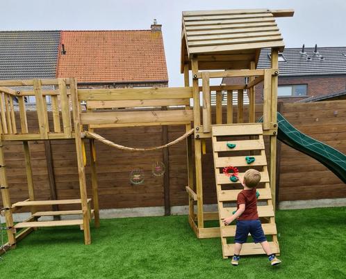 Speelhuisje met loopbrug en glijbaan, Kinderen en Baby's, Speelgoed | Buiten | Speelhuisjes, Gebruikt, Hout, Ophalen