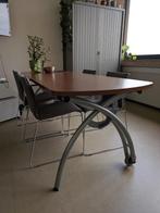 Vergadertafel met 4 houten stoelen, Ophalen, Zo goed als nieuw, Bureau