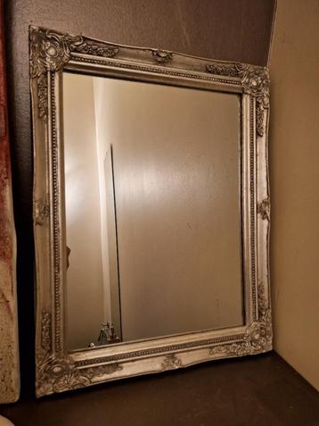 Spiegel beschikbaar voor biedingen