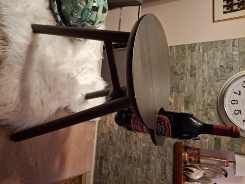 De Bottle Stool is handig., Huis en Inrichting, Krukjes, Ophalen