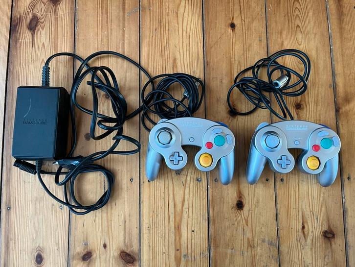 2 manettes GameCube + alimentation officielle GameCube, Games en Spelcomputers, Spelcomputers | Nintendo GameCube, Zo goed als nieuw