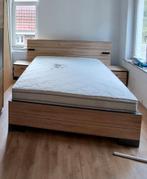160 x 220 lit/ matelas/ sommiers/ tables de nuit, Ophalen, Beige, Zo goed als nieuw, Twijfelaar